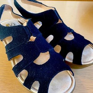 Sketcher navy suede platform shoes